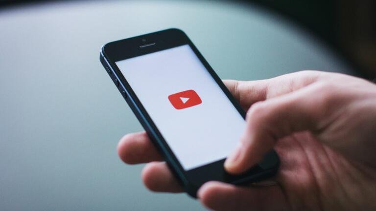 Anche YouTube Shorts aggiungerà un watermark nei contenuti per scoraggiarne la condivisione su altri social