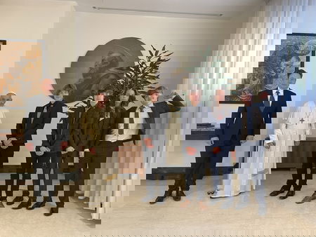 Elon Musk ha incontrato il Papa a Santa Marta article-post