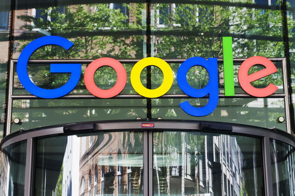 Alphabet registra un calo dei profitti nell’ultimo trimestre, Microsoft costretta a tagliare posti posti di lavoro