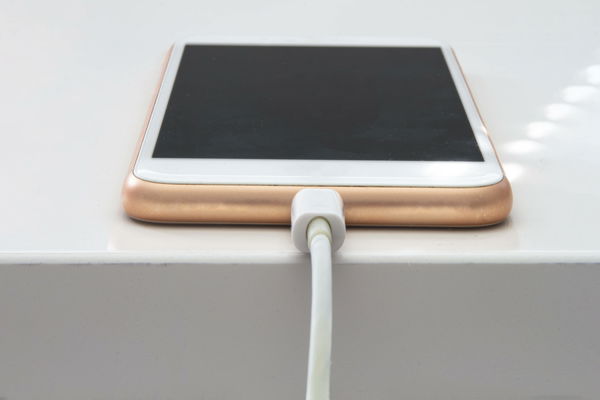 Roaming, da ieri nuove regole: all’estero con tariffa nazionale per altri 10 anni