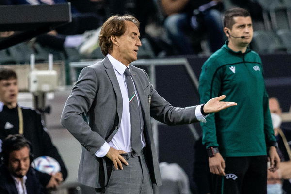 La denuncia di Roberto Mancini: «Qualcuno su Instagram si sta spacciando per me»