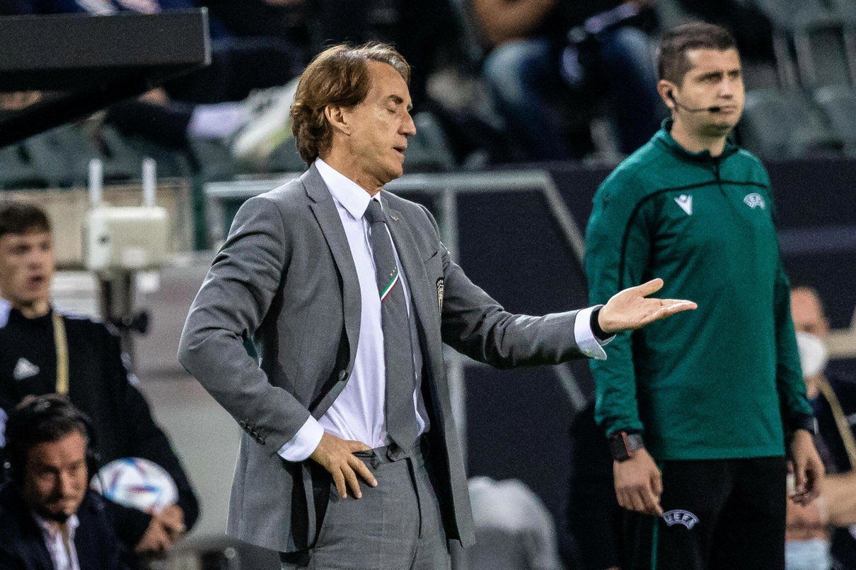 La denuncia di Roberto Mancini: «Qualcuno su Instagram si sta spacciando per me» article-post