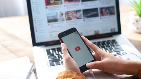 YouTube ha iniziato a rimuovere ed etichettare alcuni contenuti relativi all’aborto article-post