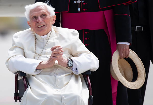 La morte fake (di nuovo) di Papa Ratzinger