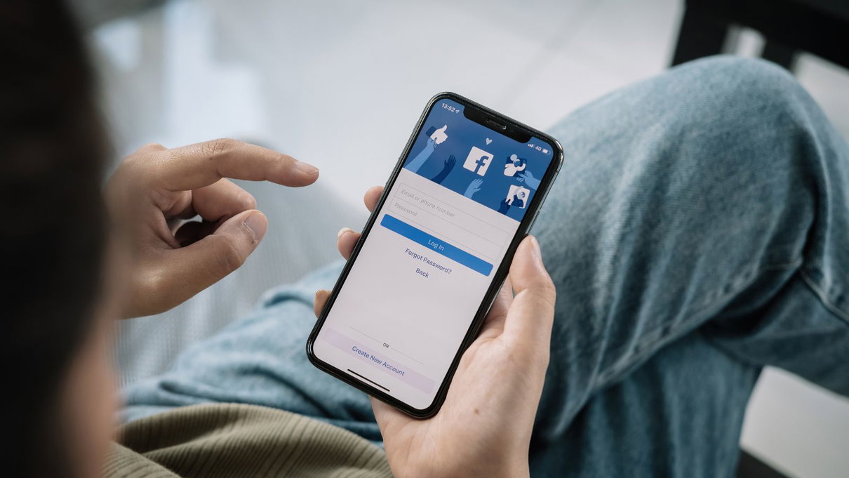Facebook dirà addio alla sua funzione di shopping dal vivo article-post