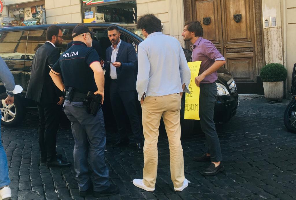 La battaglia per le firme digitali per i referendum continua: domani la consegna di 40mila sottoscrizioni article-post