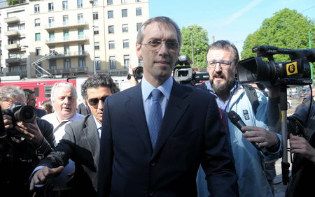 I vergognosi insulti social contro Niccolò Ghedini dopo la sua morte article-post