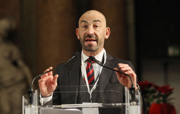 Usano il nome e il volto di Matteo Bassetti per truffare gli utenti online