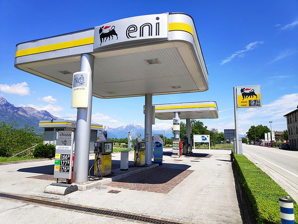 Ritorna ancora una volta la catena-truffa su WhatsApp sui buoni benzina Eni da 100 euro «contro la guerra»
