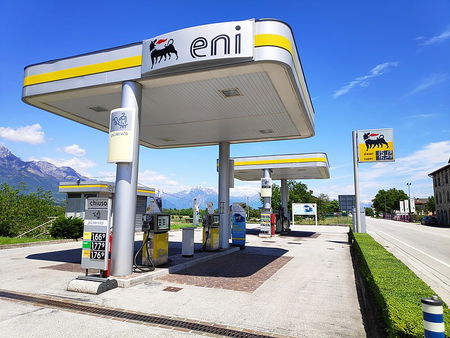 Ritorna ancora una volta la catena-truffa su WhatsApp sui buoni benzina Eni da 100 euro «contro la guerra» article-post