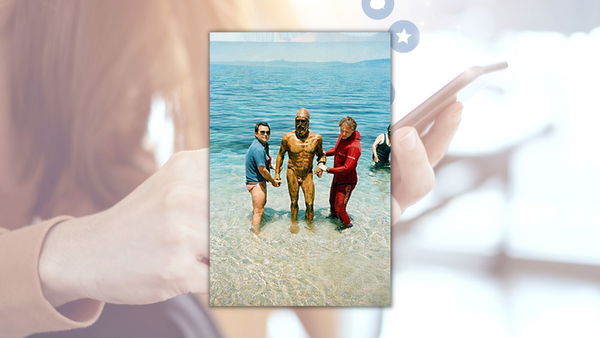 L’equivoco della foto dei (falsi) Bronzi di Riace che sono manichini per una serie tv