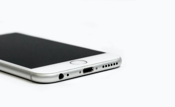 Le schermate di blocco degli smartphone potrebbero essere il nuovo terreno per la pubblicità