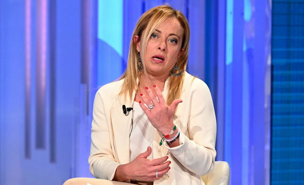 Hater di Giorgia Meloni denunciato per diffamazione: lui nega di essere responsabile