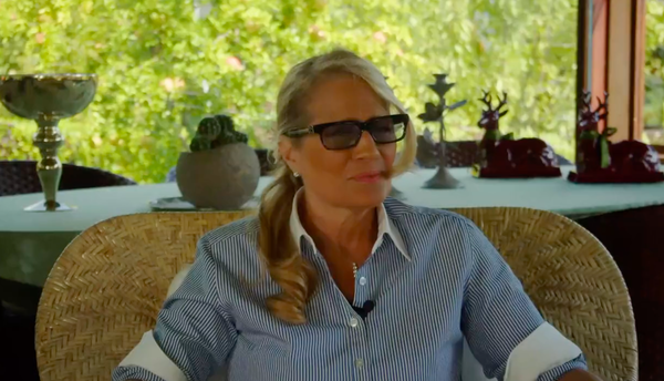 Heather Parisi dice che i fact-checkers fanno un «lavoro fetido» per il video rimosso da YouTube