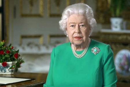 La regina Elisabetta fu il primo sovrano a inviare una email nel 1976 article-post