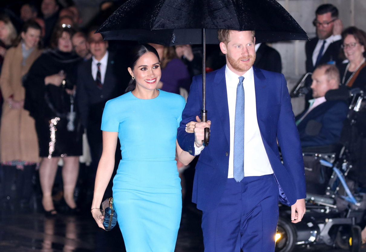 La vera storia di Meghan Markle in versione “robot” e le assurde teorie sui social article-post