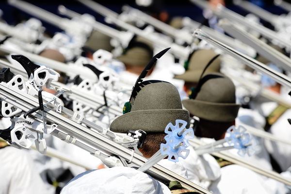 La vera storia dell’indagine per molestie contro gli alpini archiviata dalla Procura