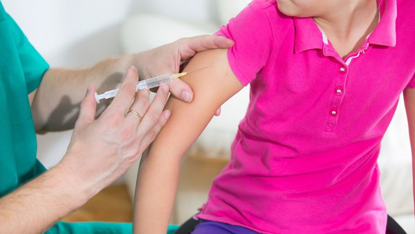 Non è vero che nel Regno Unito i vaccini sono stati vietati per i bambini
