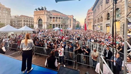 No, lo scatto di Meloni a Palermo non sembrerebbe modificato con Photoshop article-post