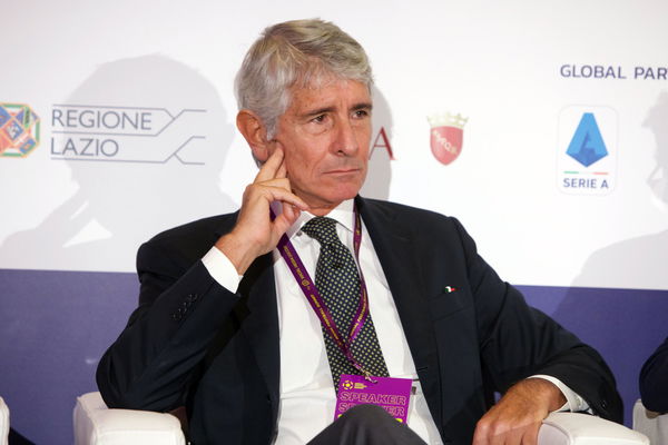 Se il Ministro dello Sport viene avvisato dei fatti di San Siro attraverso Twitter