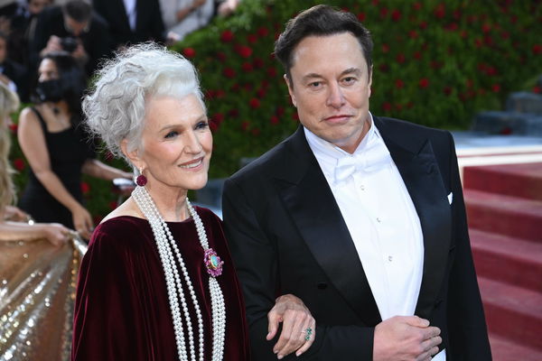 I complottisti no-vax del microchip sottocutaneo e la beffa del loro idolo Musk che annuncia Neuralink