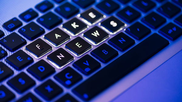 La Commissione europea ha adottato delle Linee guida per contrastare la disinformazione