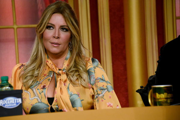 Le emoticons sorridenti di Selvaggia Lucarelli alla richiesta del Codacons sul suo conflitto d’interessi in Rai