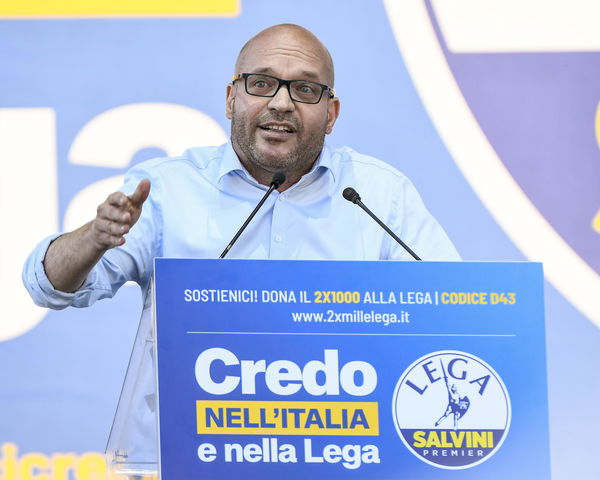 A Fontana sono mancati 15 voti, ma il Tg2 dice «il centrodestra si conferma compatto»