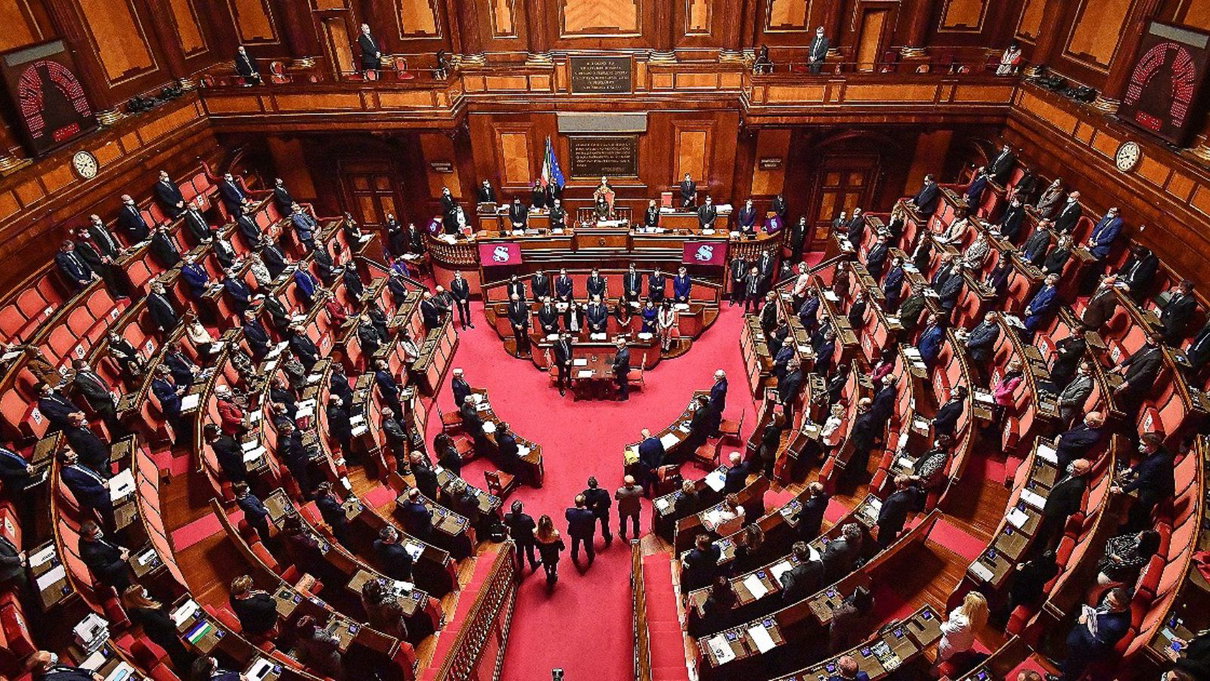La polemica social sui banchi vuoti del Senato e la modifica dei posti a disposizione article-post