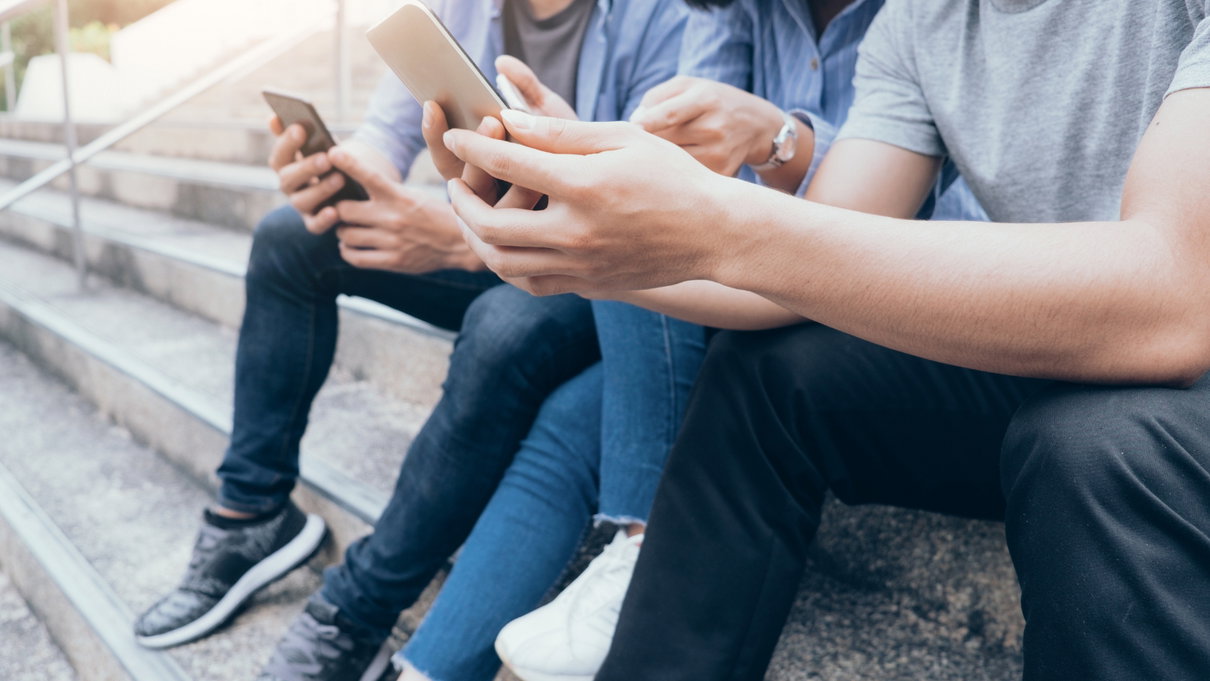 Cos’è questa storia del «Daspo smartphone» proposto dal questore di Aosta article-post