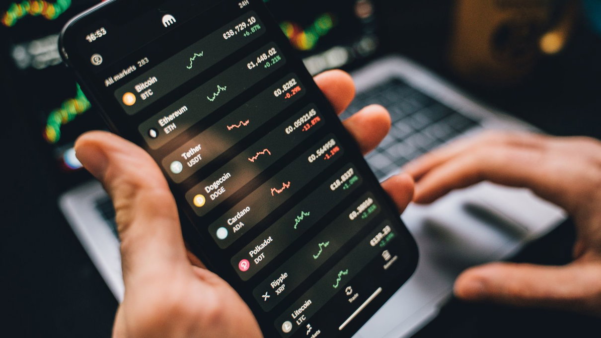 Alcune associazioni hanno avviato un’azione di classe per tutelare chi ha investito su FTX dall’Italia article-post
