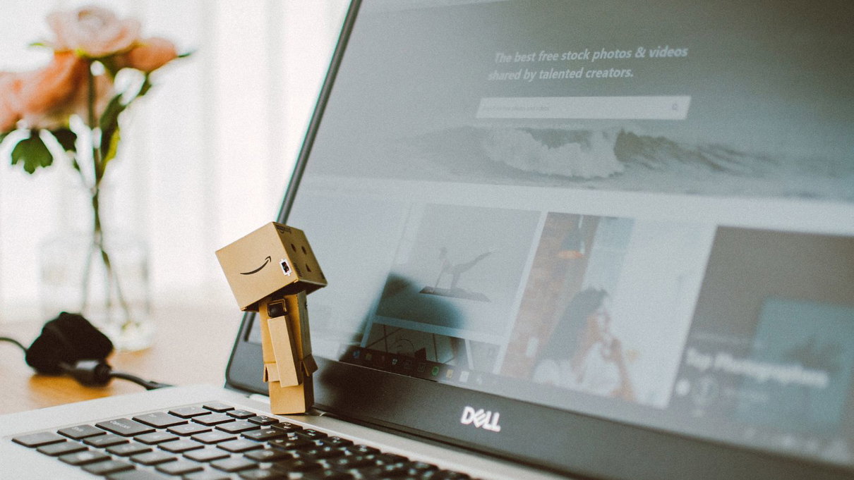 La nota del CEO di Amazon ai dipendenti per informarli dei licenziamenti article-post