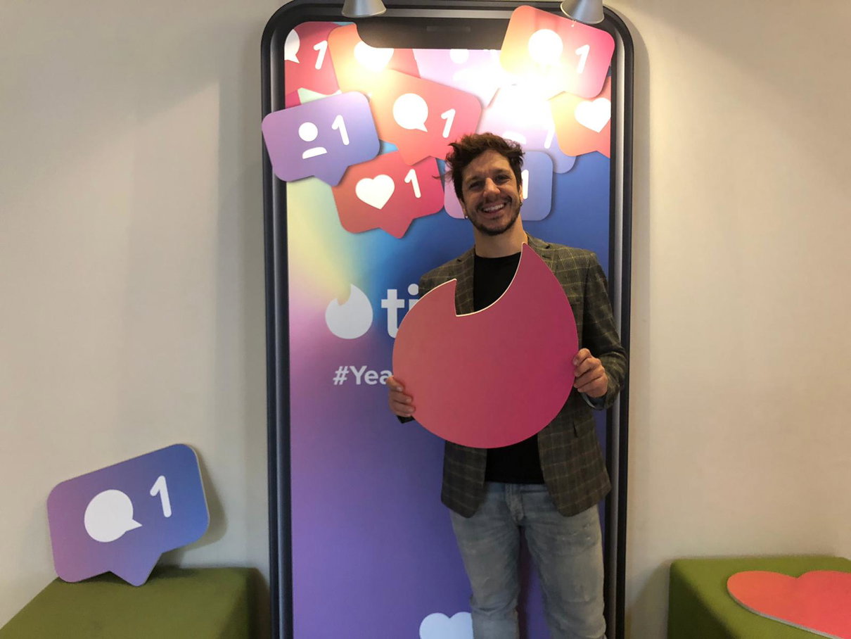 Gordon ci spiega il rapporto tra un creator (o un personaggio famoso) e Tinder article-post