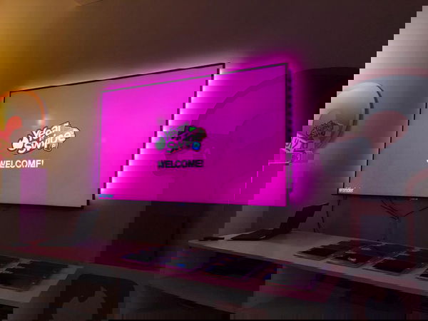 Tinder 2022, Odissea nel cyberspazio