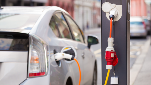 Noleggio auto elettriche: conviene?