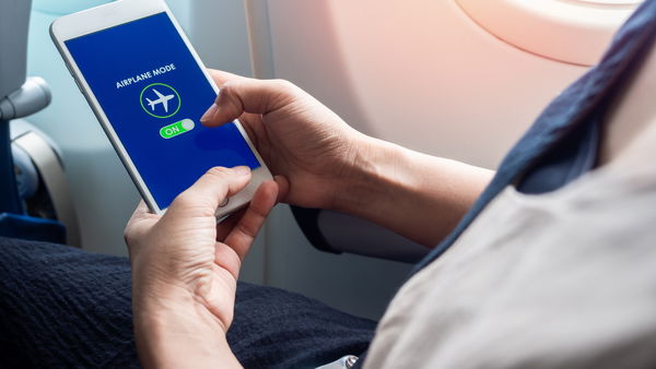 Cosa succede ai nostri dispositivi quando attiviamo la “modalità aereo”?