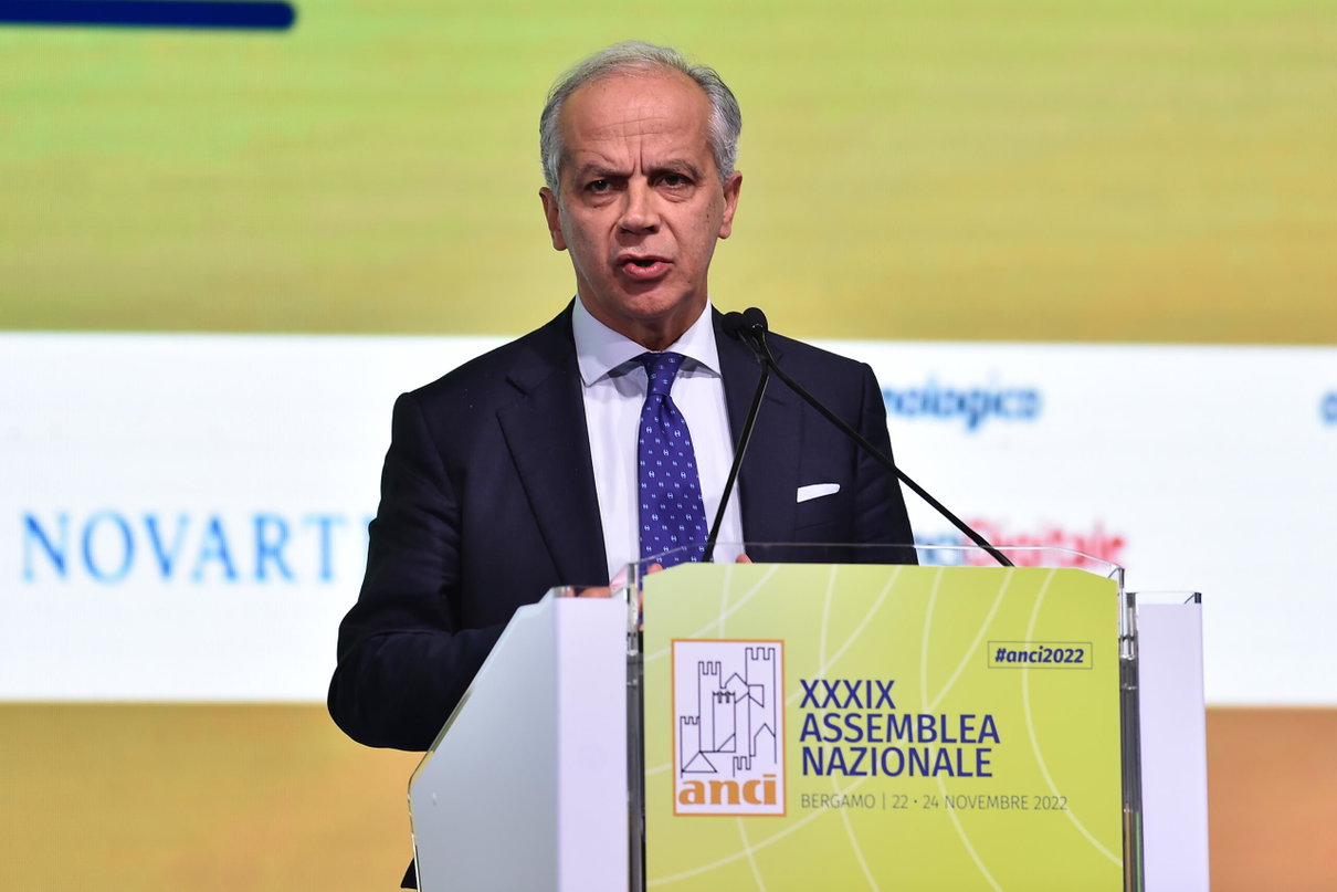 Il ministro Piantedosi: «Anche le forze di polizia partecipano alla sfida della cybersecurity in Italia» article-post