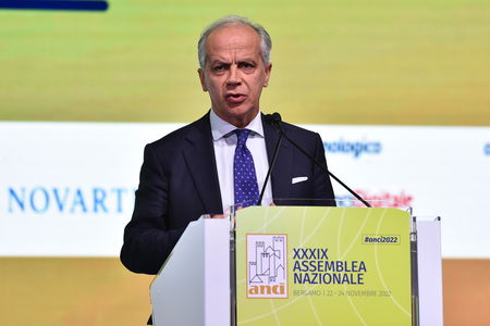 Il ministro Piantedosi: «Anche le forze di polizia partecipano alla sfida della cybersecurity in Italia» article-post