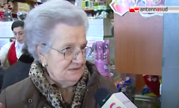 La storia del meme della signora degli «spaghetti con le anguille» (che era un vero servizio tv)