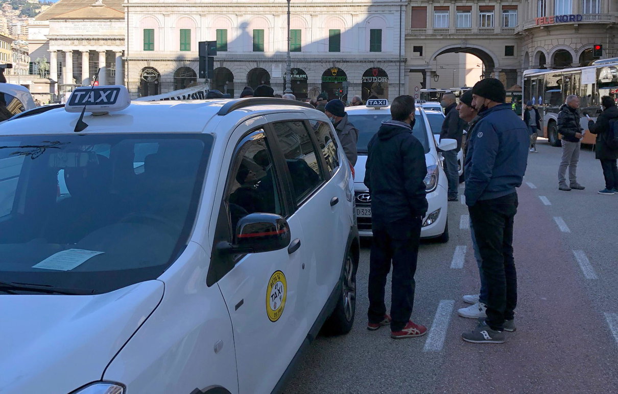 Tra cambi di scenario sul POS e le polemiche social, come se la stanno passando i tassisti? article-post