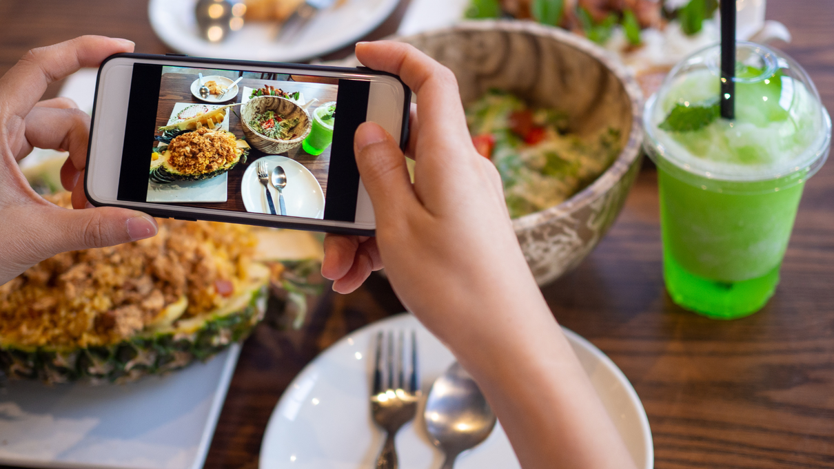 Il problema dei contenuti potenzialmente dannosi riguardanti il cibo sui social. L’intervista alla nutrizionista Francesca De Blasio article-post