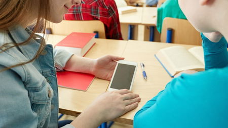 Scuola e smartphone: un rapporto “conflittuale” iniziato nel 2007 article-post