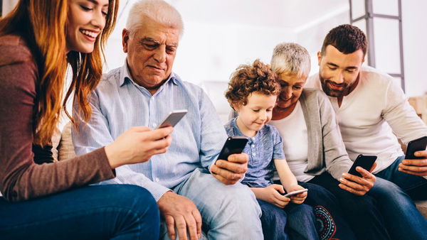 Perché blocchiamo i parenti sui social? La ragione più divertente c’entra con la religione