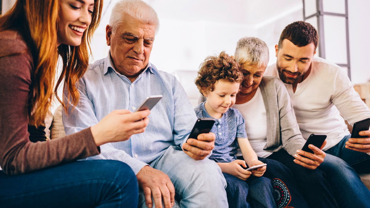 Perché blocchiamo i parenti sui social? La ragione più divertente c’entra con la religione article-post