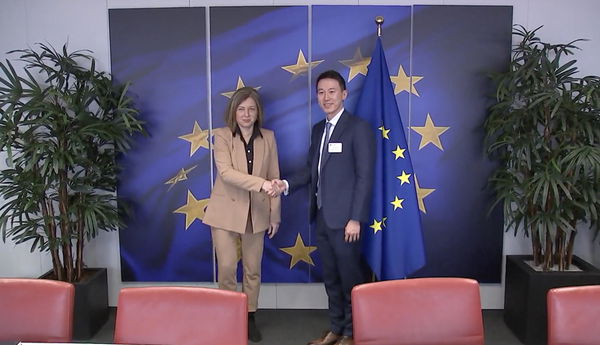 Incontro tra Ue e Ceo TikTok, cosa è stato detto rispetto all’indagine sulla sorveglianza dei dati?