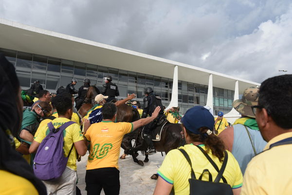 Tutti i parallelismi tra l’assalto a Capitol Hill e l’assalto ai palazzi del potere in Brasile
