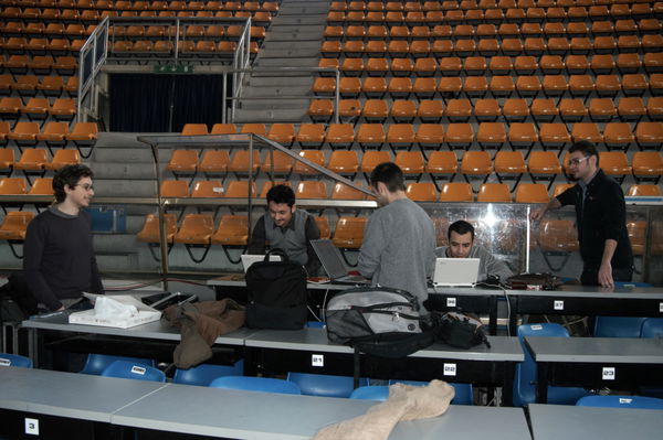 Il percorso condiviso di Mosai.co e Santoro: dagli esperimenti di “Rai per una notte” e “Tutti in piedi” fino all’app di Servizio Pubblico