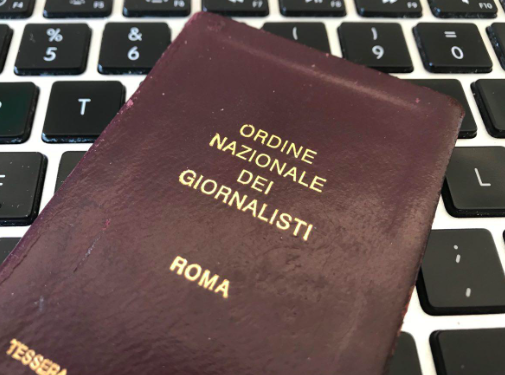 Il funzionamento del praticantato per diventare giornalisti e le sue distorsioni article-post