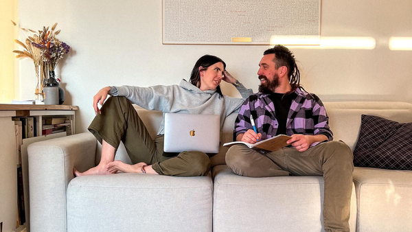 Com’è essere genitori e lavorare sui social ai tempi dello sharenting? L’intervista a La tenda in salotto