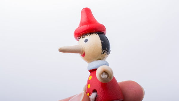 L’intelligenza artificiale: la causa di e la soluzione alle recensioni false